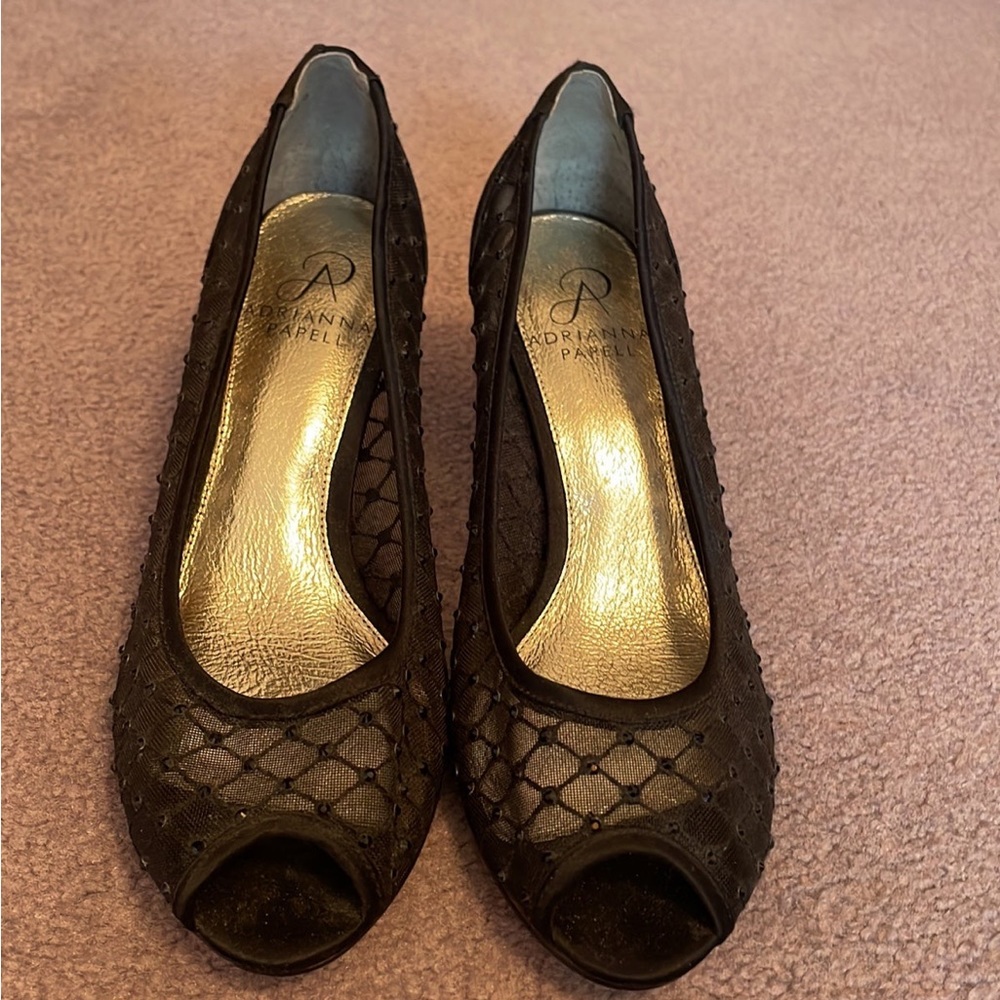 EUC Adriana Papell Black Pumps